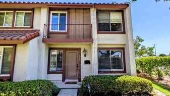 4800 Daroca Way in Buena Park, CA - Building Photo