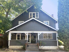 240 NW 9th St in Corvallis, OR - Building Photo