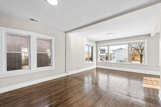 2142 N Mobile Ave in Chicago, IL - Building Photo - Building Photo