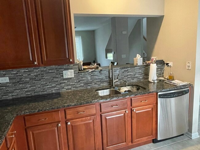 753 Hanbury Dr in Des Plaines, IL - Building Photo - Building Photo