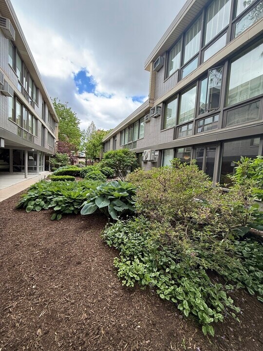 1044 Ontario St in Oak Park, IL - Building Photo