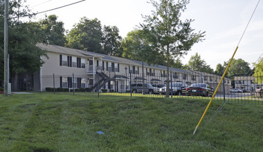 Sutherland Square Apartments in Knoxville, TN - Building Photo - Building Photo