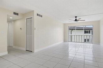 3704 Broadway, Unit 205 in Ft. Myers, FL - Foto de edificio - Building Photo