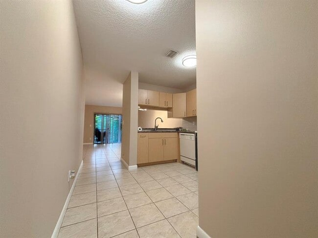 4071 NW 114th Ave in Coral Springs, FL - Building Photo - Building Photo