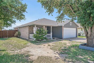 2801 Tyler Ln in Taylor, TX - Building Photo - Building Photo