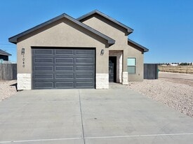 1040 E Glorietta Dr in Hobbs, NM - Building Photo