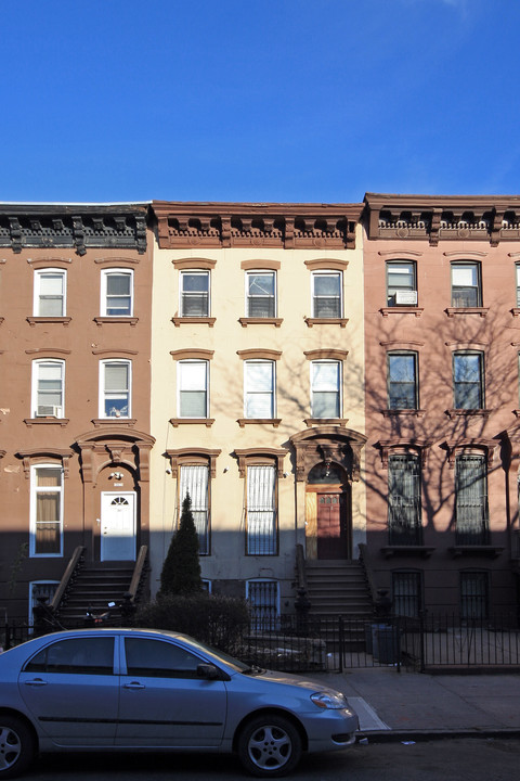 369 Macon St in Brooklyn, NY - Foto de edificio