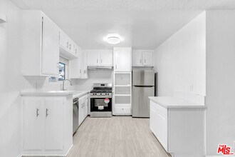 739 Croft Ave in Los Angeles, CA - Building Photo - Building Photo