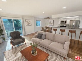 2700 Cahuenga Blvd in Los Angeles, CA - Building Photo