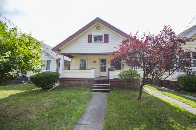 923 National Ave