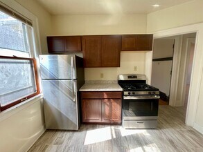 2570 N Murray Ave in Milwaukee, WI - Building Photo - Building Photo