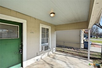 875 Porter St in New Braunfels, TX - Building Photo - Building Photo