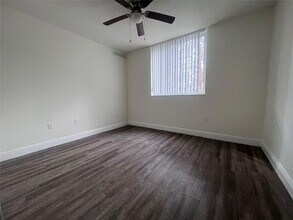 18335 NW 68th Ave, Unit 790-209 in Hialeah, FL - Building Photo - Building Photo