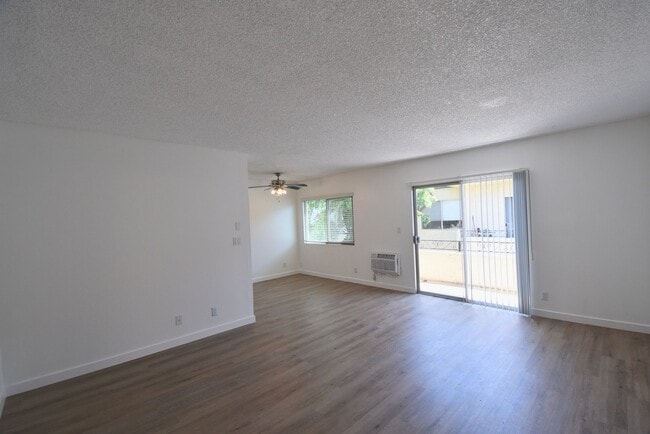 6115 Whitsett Ave in Los Angeles, CA - Building Photo - Building Photo