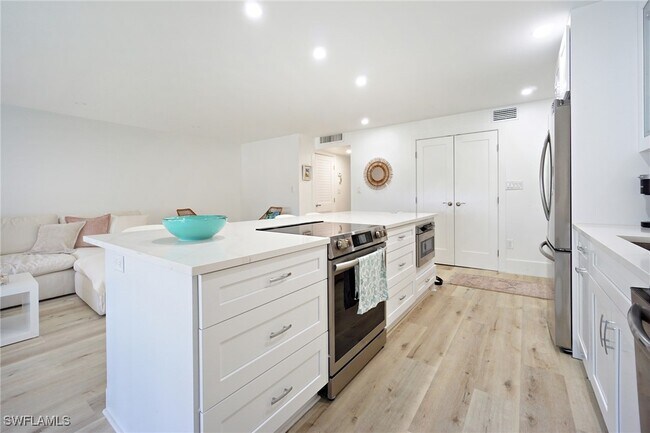 property at 1910 Gulf Shore Blvd N