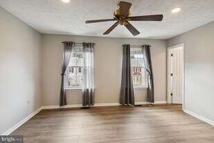 1605 Woodview Ct in Crofton, MD - Building Photo