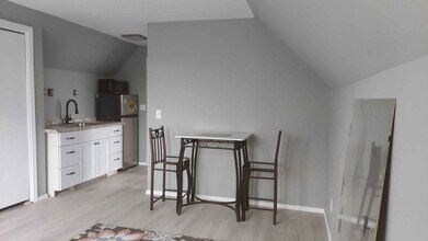 2989 N Gretchen Way, Unit B in Boise, ID - Building Photo - Building Photo