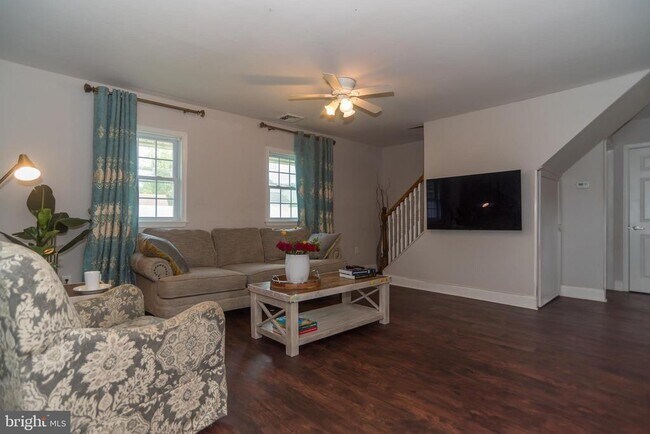 70 Huckleberry Ln in Levittown, PA - Building Photo - Building Photo