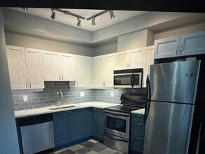 2511 King George Blvd in Surrey, BC - Building Photo - Building Photo