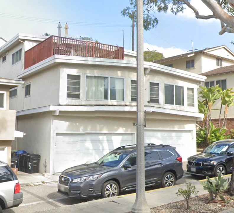 8325 W Manchester Ave, Unit Apt B in Venice, CA - Building Photo