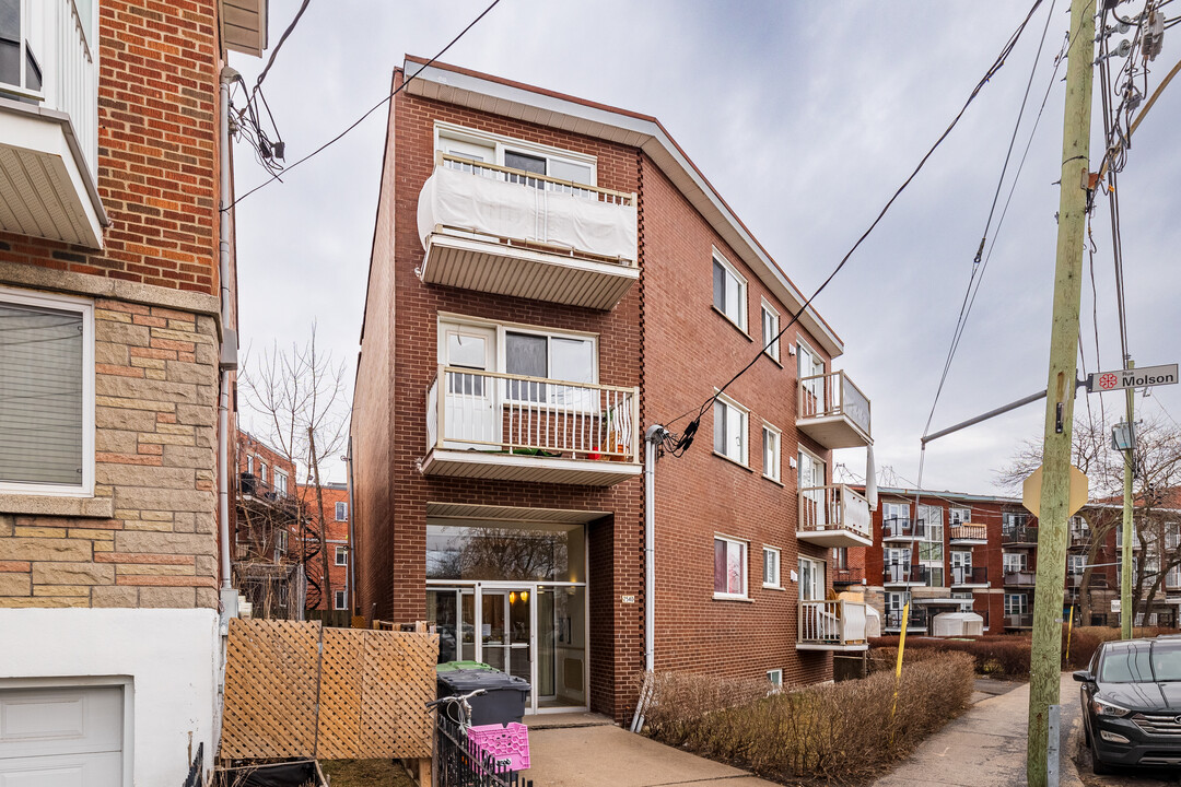 2540 Des Carrières St in Montréal, QC - Building Photo