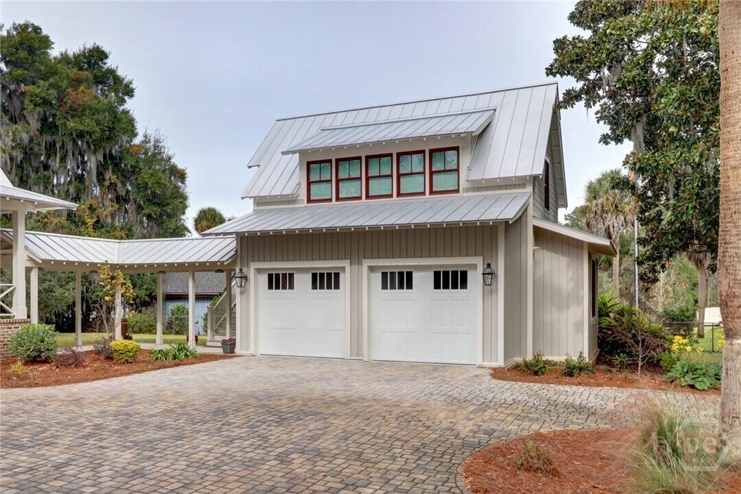 1320 Wilmington Island Rd in Savannah, GA - Building Photo