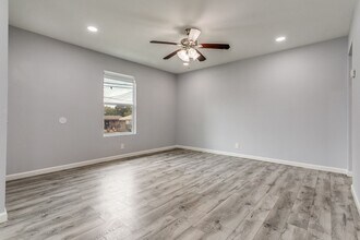 2010 Lamar St in San Antonio, TX - Building Photo - Building Photo