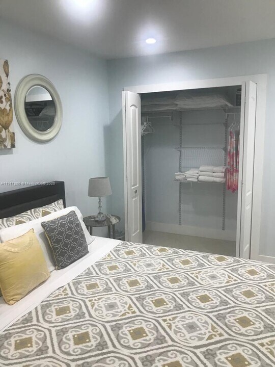 7921 Abbott Ave in Miami Beach, FL - Building Photo