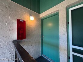 1225 N Wickham Rd in Melbourne, FL - Building Photo