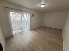 552 Prescott St in Las Vegas, NV - Building Photo - Building Photo