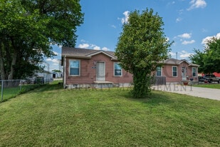 305 S Elm St in Douglass, KS - Building Photo