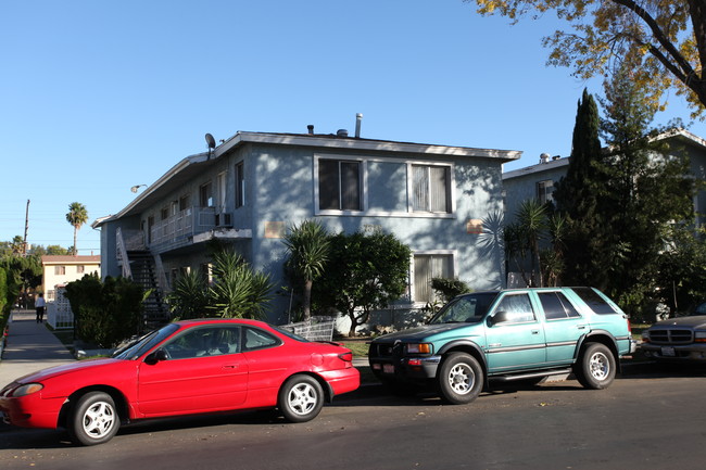 7320-7332 Milwood Ave in Canoga Park, CA - Building Photo - Building Photo