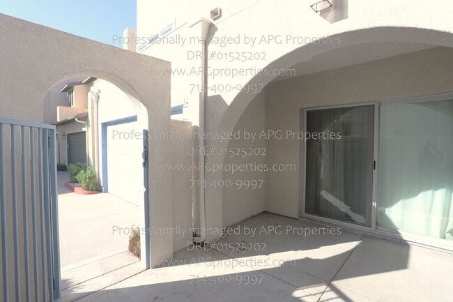 2041 N Orange Olive Rd in Orange, CA - Building Photo - Building Photo