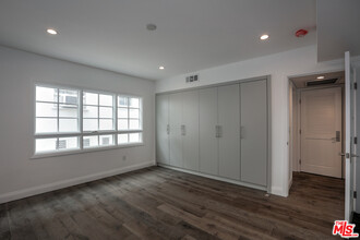 1111 Alta Loma Rd-Unit -3 in West Hollywood, CA - Foto de edificio - Building Photo