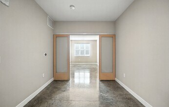 New Windsor Flats in Cincinnati, OH - Building Photo - Building Photo