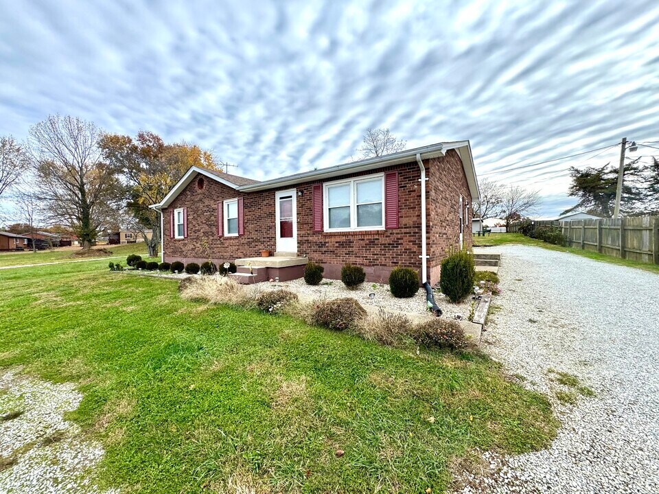 185 Stonehouse Rd in Bardstown, KY - Building Photo