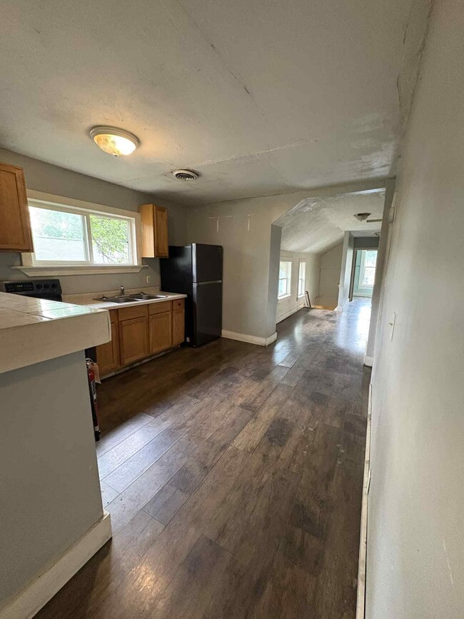 945 W 9th St, Unit 2