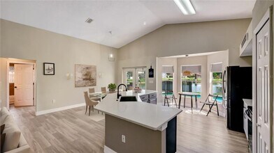 1445 Sophie Way in Kissimmee, FL - Foto de edificio - Building Photo