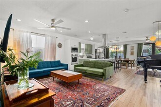 1023 NW 100th Ave in Doral, FL - Building Photo - Building Photo