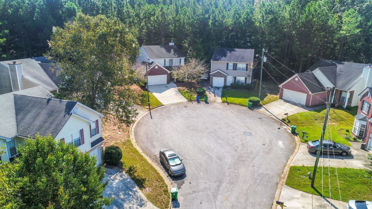 7037 Ravenwood Ln in Stonecrest, GA - Building Photo