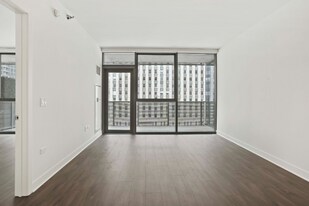 422 N Franklin St in Chicago, IL - Building Photo