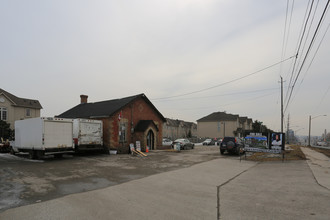 11575 Yonge St in Richmond Hill, ON - Building Photo - Building Photo