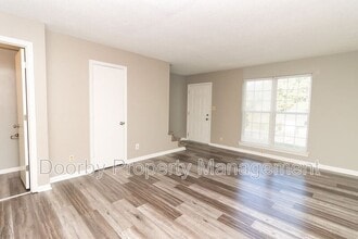 5238 Donlyn Dr in Chattanooga, TN - Foto de edificio - Building Photo