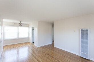3040 Cañon St in San Diego, CA - Building Photo - Building Photo