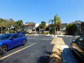 14211 Kendale Lakes Cir in Miami, FL - Building Photo - Building Photo