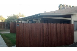 318 Vernal Pl in Bakersfield, CA - Foto de edificio - Other