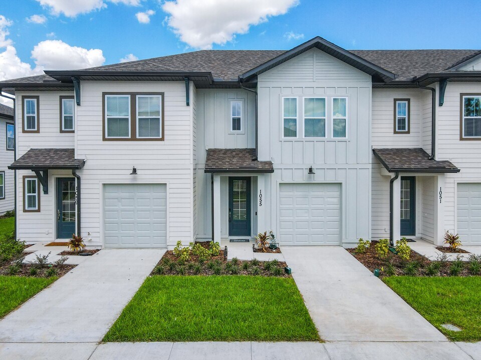 1055 Plantation Ln in Davenport, FL - Building Photo