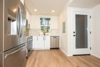 1563 NW 63rd St in Seattle, WA - Building Photo - Building Photo