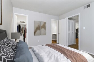 Southpoint Reserve at Stoney Creek in Fredericksburg, VA - Foto de edificio - Building Photo