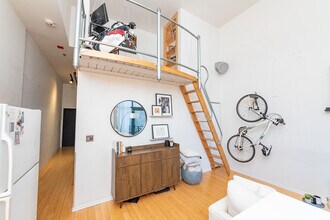 400 W Ontario St, Unit 708B in Chicago, IL - Building Photo - Building Photo